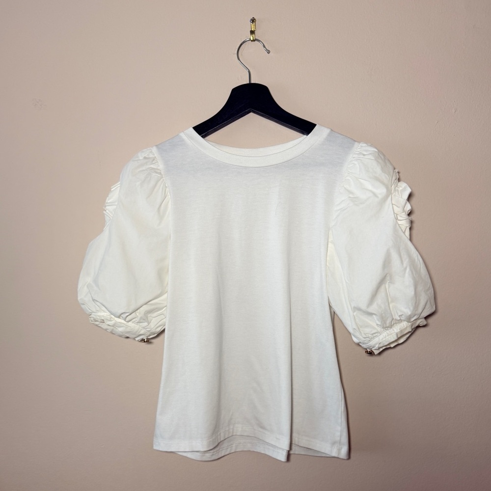 Unbranded White Short Puff Sleeve Top - Lightweight Tee w/Rose Aplique.